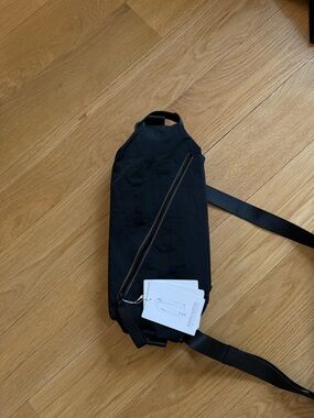 lululemon athletica Black Men’s Sling Belt Bag with Diagonal Zip